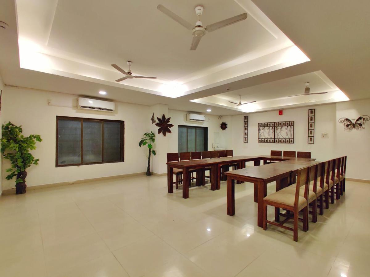 Golden Chariot Hotel Daman Εξωτερικό φωτογραφία