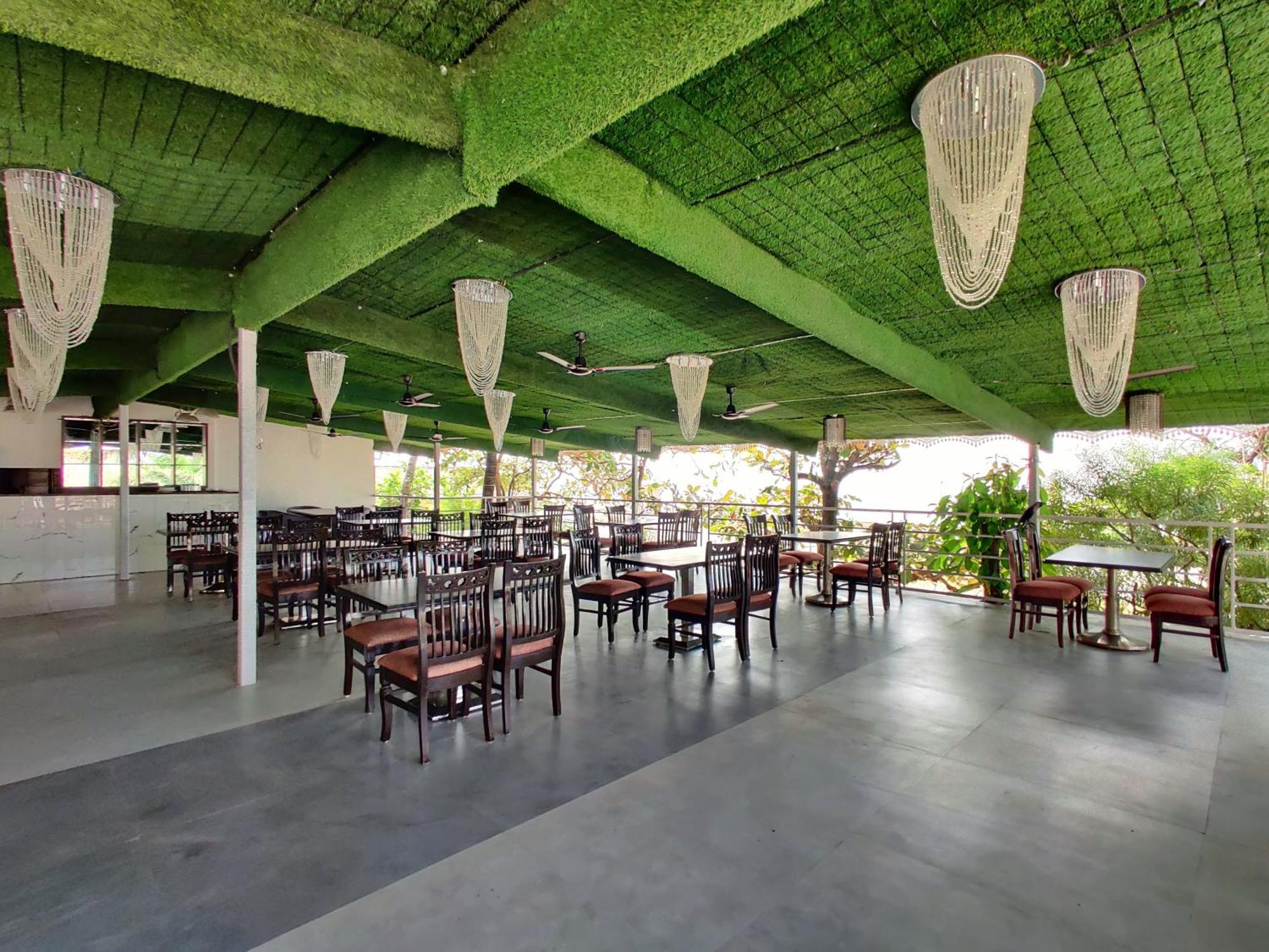 Golden Chariot Hotel Daman Εξωτερικό φωτογραφία