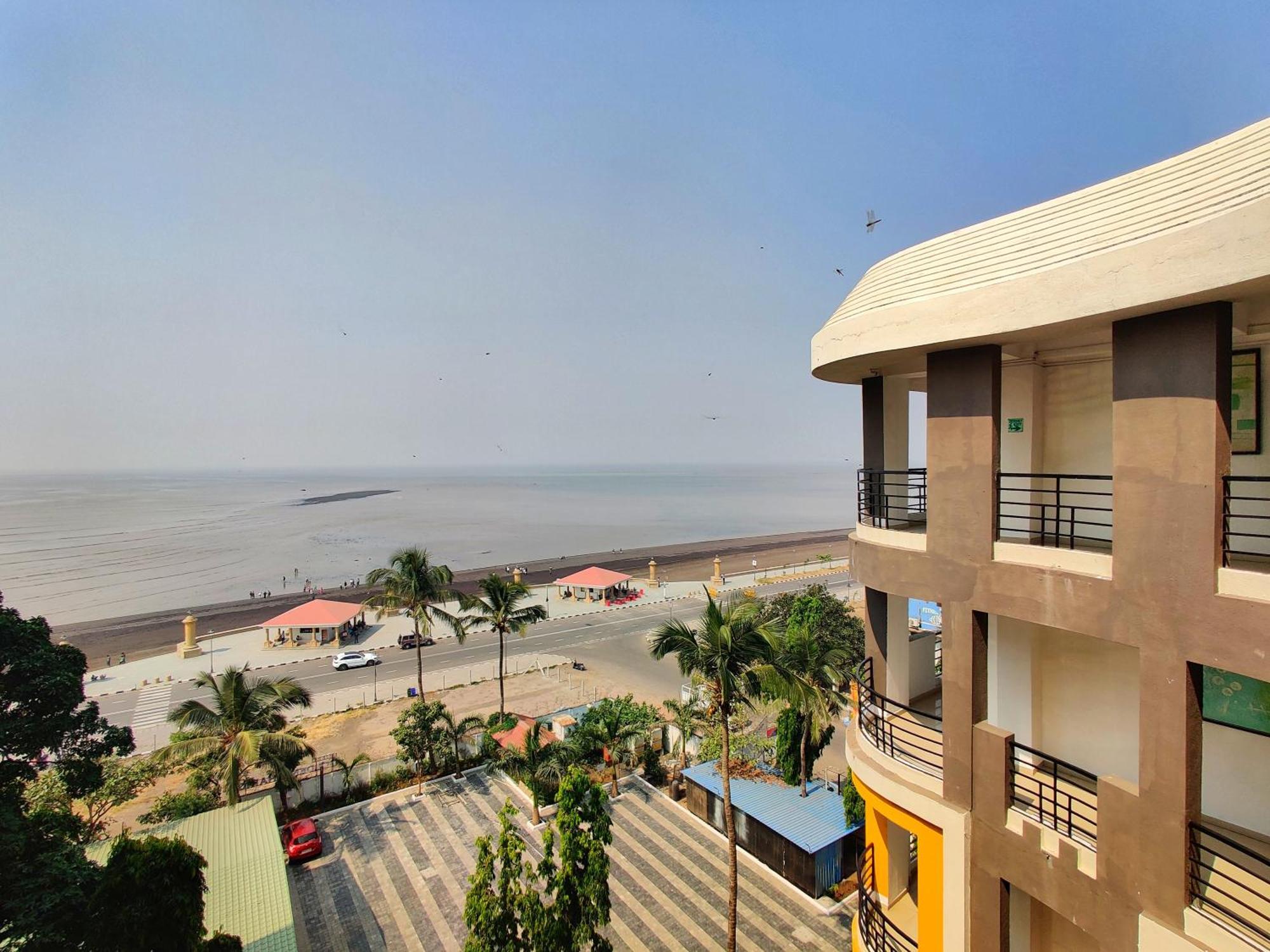 Golden Chariot Hotel Daman Εξωτερικό φωτογραφία
