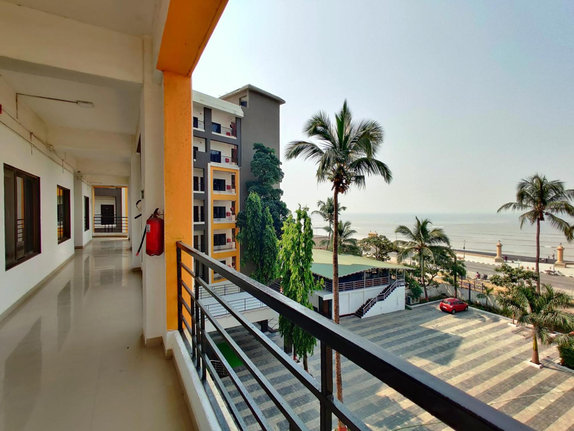 Golden Chariot Hotel Daman Εξωτερικό φωτογραφία