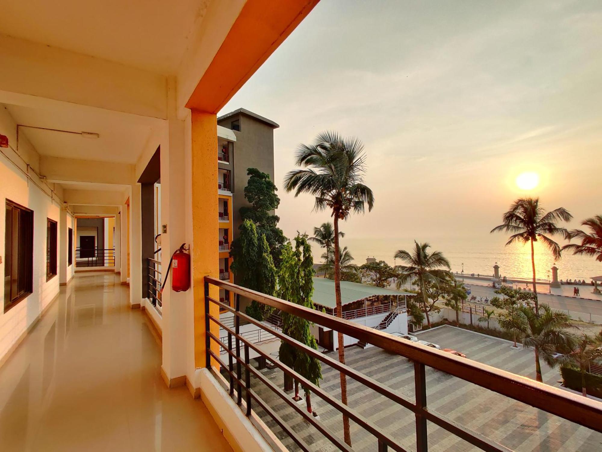 Golden Chariot Hotel Daman Εξωτερικό φωτογραφία