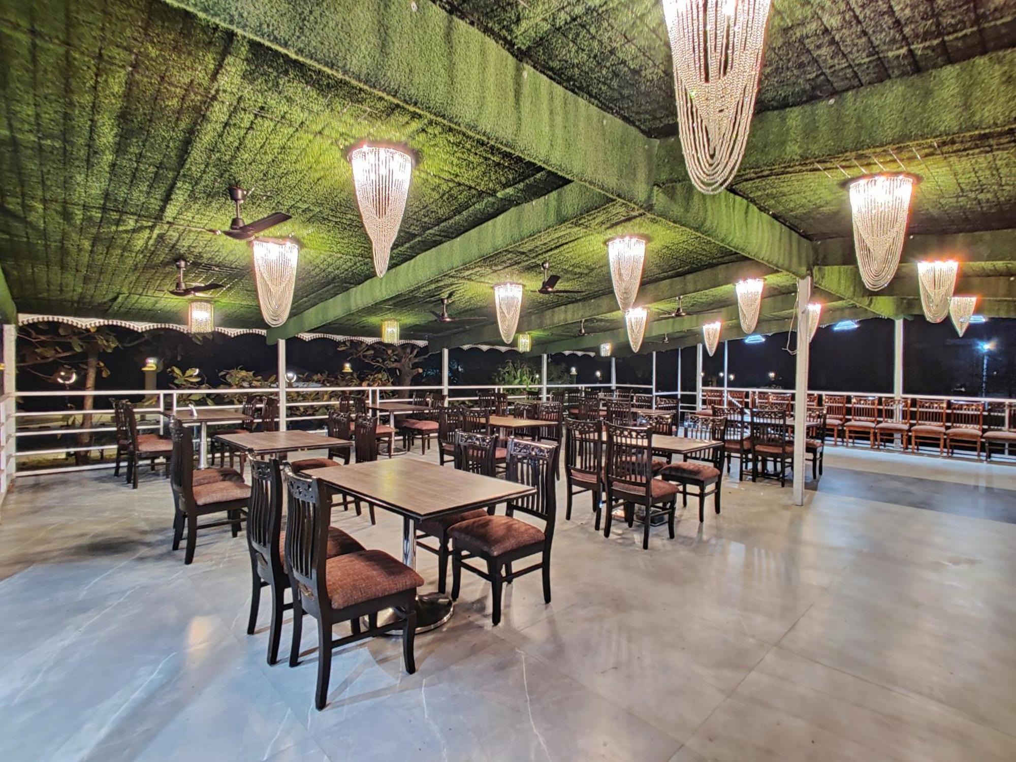 Golden Chariot Hotel Daman Εξωτερικό φωτογραφία