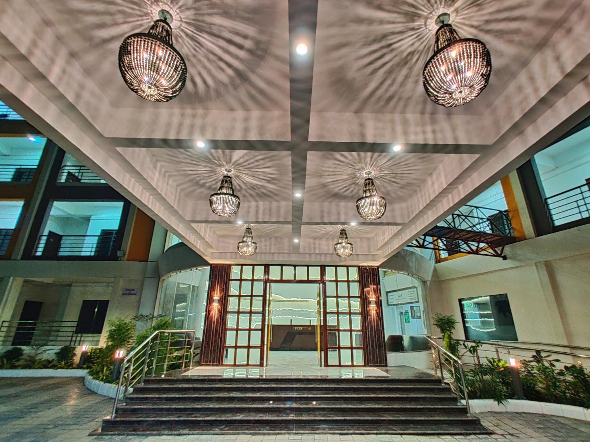 Golden Chariot Hotel Daman Εξωτερικό φωτογραφία